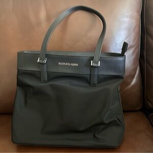 MICHAEL KORS Women Morgan MK MD Tote Bag Black Nylon Saffiano Leather 38S9XOGT2C